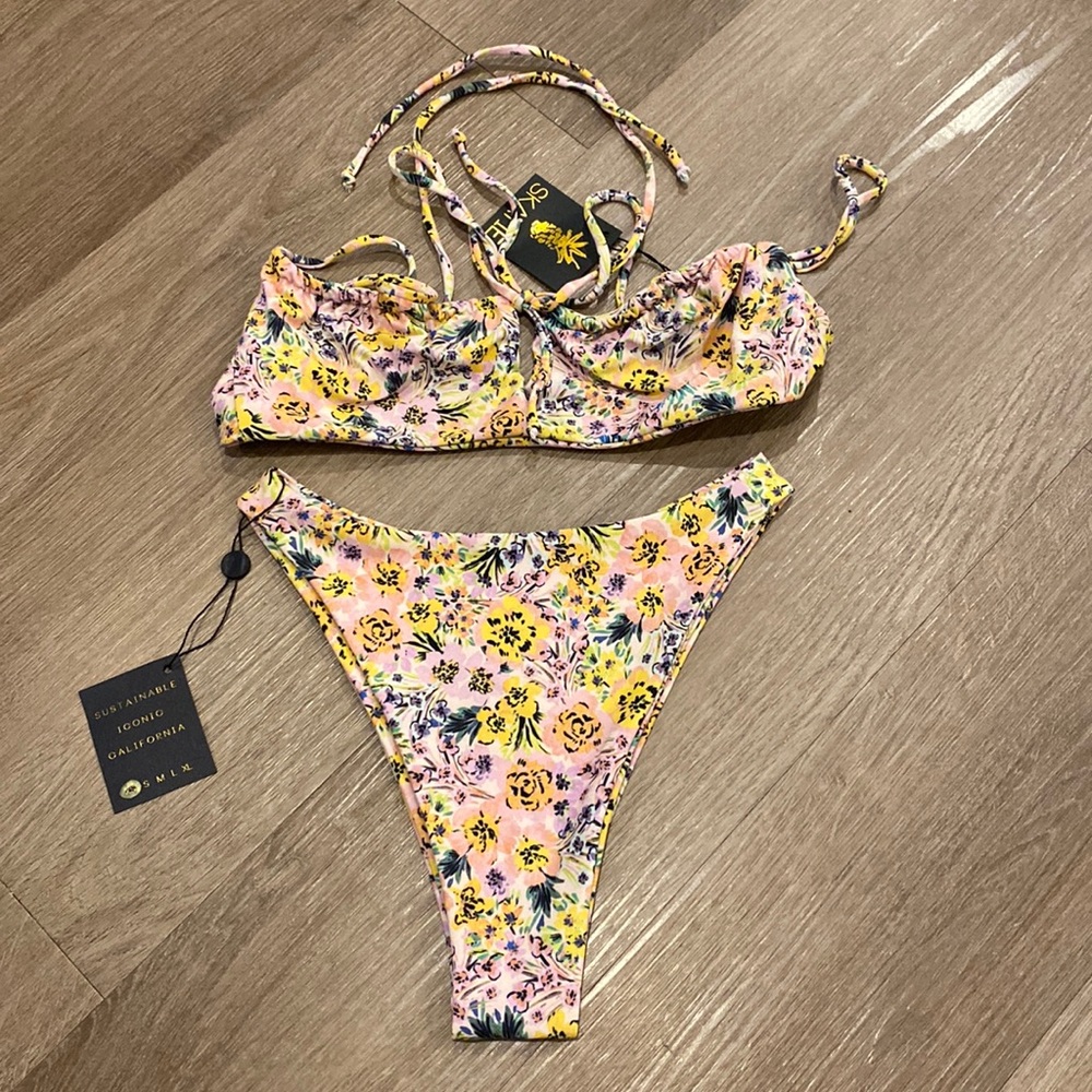 Skatie demi top and Kelly bottoms in Florence